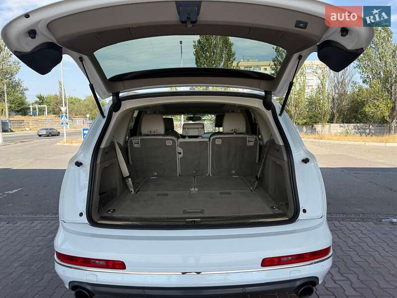 Позашляховик / Кросовер Audi Q7 2015 в Миколаєві