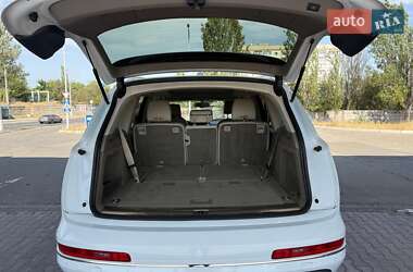 Внедорожник / Кроссовер Audi Q7 2015 в 