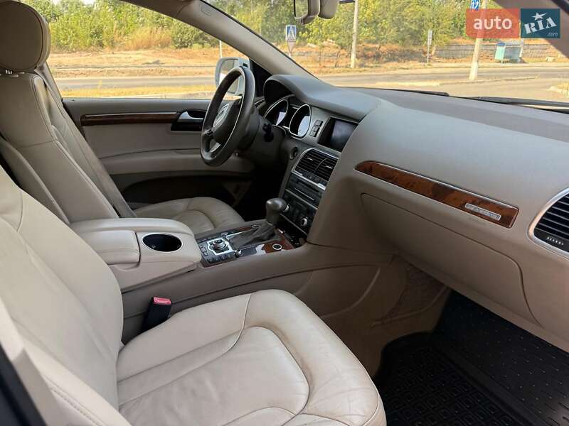 Позашляховик / Кросовер Audi Q7 2015 в Миколаєві