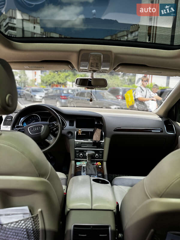Позашляховик / Кросовер Audi Q7 2013 в Львові