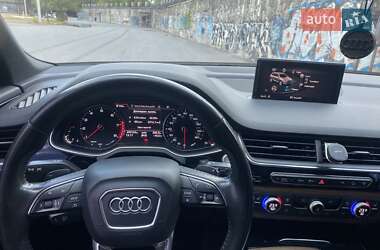 Позашляховик / Кросовер Audi Q7 2016 в 