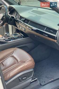 Позашляховик / Кросовер Audi Q7 2016 в 