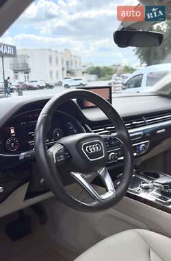 Позашляховик / Кросовер Audi Q7 2017 в 