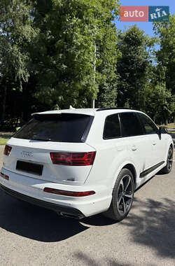 Внедорожник / Кроссовер Audi Q7 2017 в 