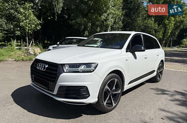 Внедорожник / Кроссовер Audi Q7 2017 в 