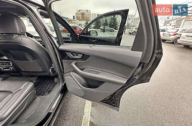 Позашляховик / Кросовер Audi Q7 2016 в 