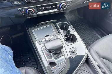 Позашляховик / Кросовер Audi Q7 2016 в 