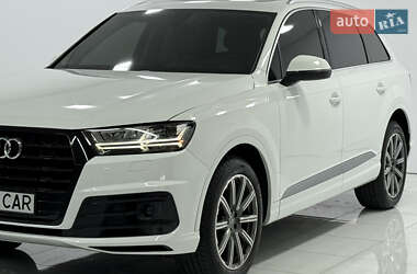 Позашляховик / Кросовер Audi Q7 2017 в 