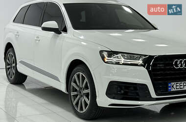 Позашляховик / Кросовер Audi Q7 2017 в 