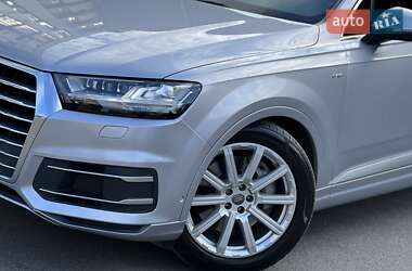 Внедорожник / Кроссовер Audi Q7 2015 в 