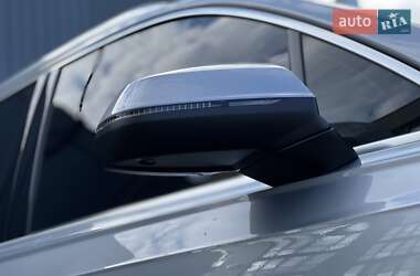 Внедорожник / Кроссовер Audi Q7 2015 в 