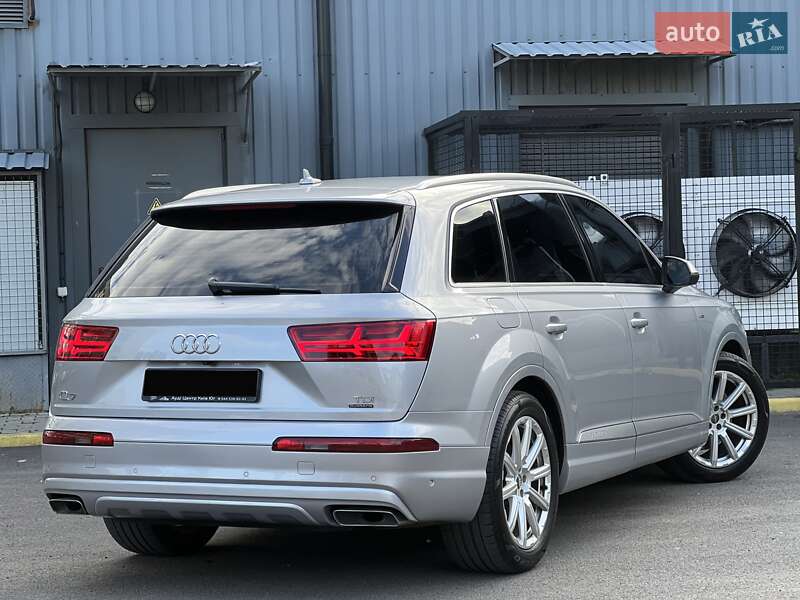 Позашляховик / Кросовер Audi Q7 2015 в Ужгороді