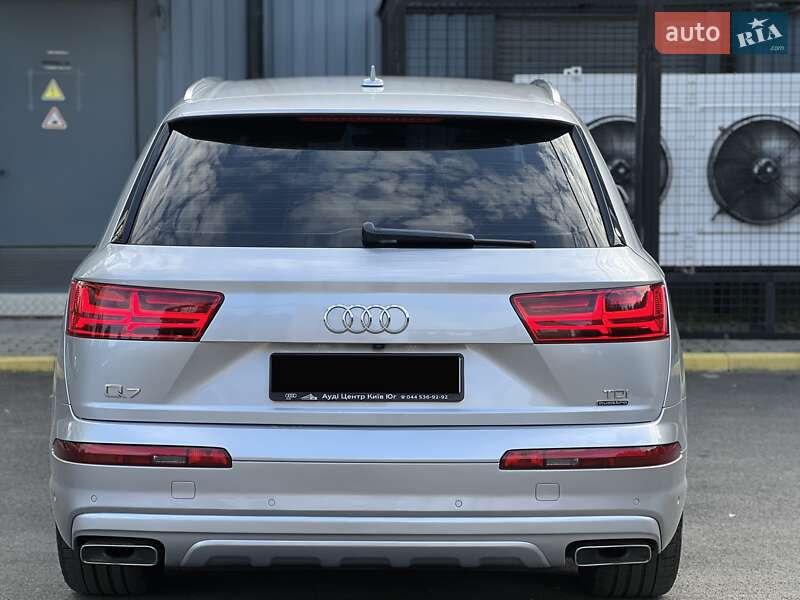 Позашляховик / Кросовер Audi Q7 2015 в Ужгороді
