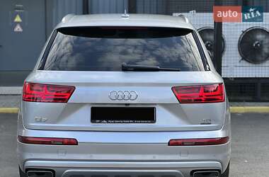 Внедорожник / Кроссовер Audi Q7 2015 в 