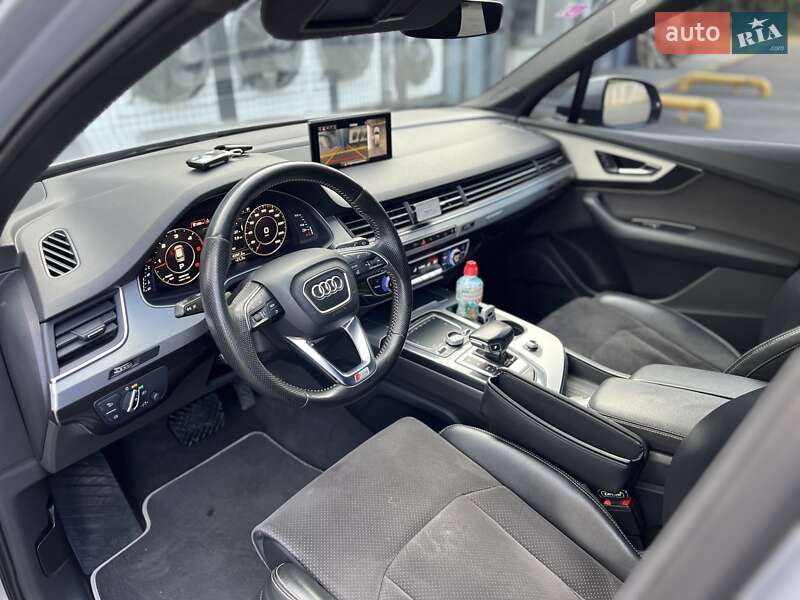 Позашляховик / Кросовер Audi Q7 2015 в Ужгороді