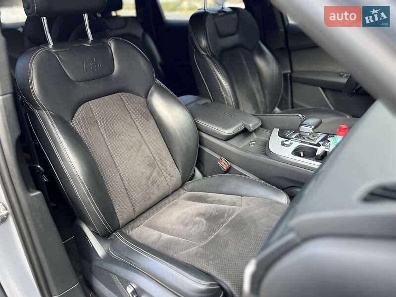 Позашляховик / Кросовер Audi Q7 2015 в Ужгороді