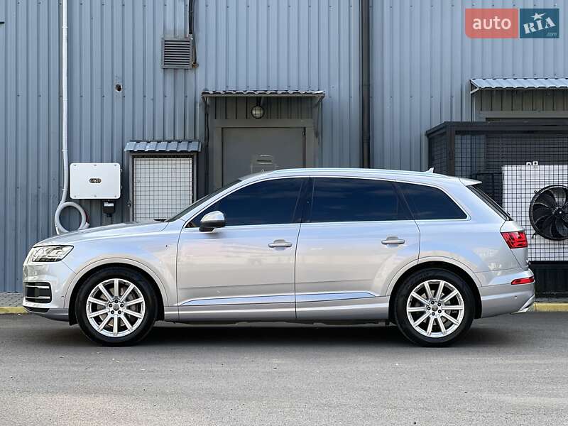 Позашляховик / Кросовер Audi Q7 2015 в Ужгороді