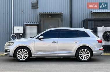 Внедорожник / Кроссовер Audi Q7 2015 в 