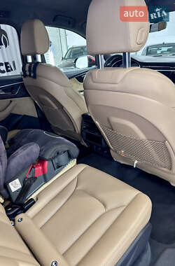 Позашляховик / Кросовер Audi Q7 2020 в 