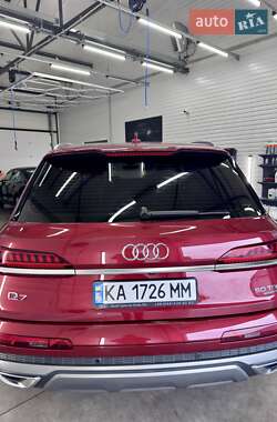 Позашляховик / Кросовер Audi Q7 2020 в 