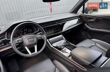 Внедорожник / Кроссовер Audi Q7 2020 в 