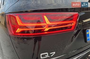 Внедорожник / Кроссовер Audi Q7 2016 в 