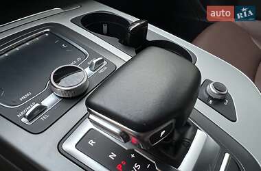 Внедорожник / Кроссовер Audi Q7 2016 в 