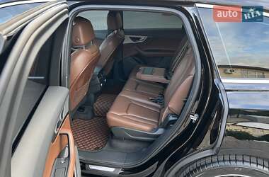 Внедорожник / Кроссовер Audi Q7 2016 в 