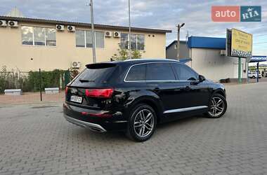 Внедорожник / Кроссовер Audi Q7 2016 в 