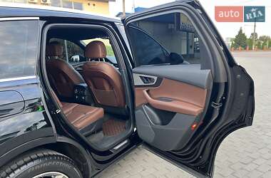 Внедорожник / Кроссовер Audi Q7 2016 в 