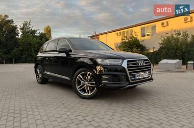 Внедорожник / Кроссовер Audi Q7 2016 в 
