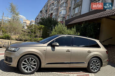 Внедорожник / Кроссовер Audi Q7 2018 в 