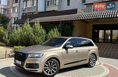 Внедорожник / Кроссовер Audi Q7 2018 в 