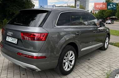 Внедорожник / Кроссовер Audi Q7 2017 в 