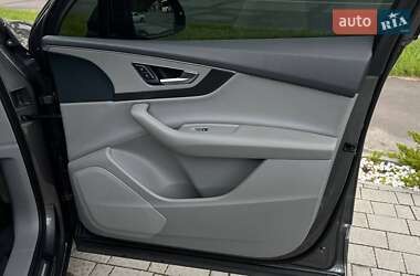 Внедорожник / Кроссовер Audi Q7 2017 в 