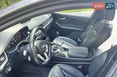 Внедорожник / Кроссовер Audi Q7 2016 в 