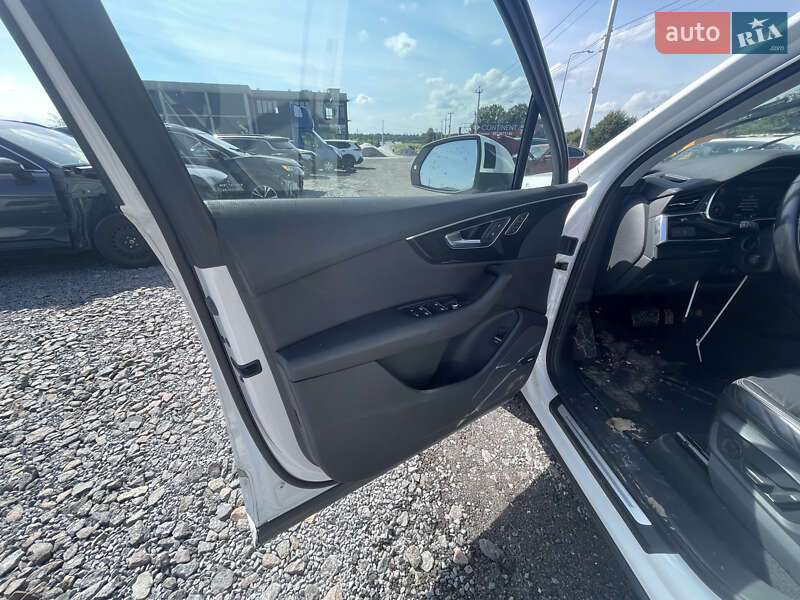 Позашляховик / Кросовер Audi Q7 2019 в Львові