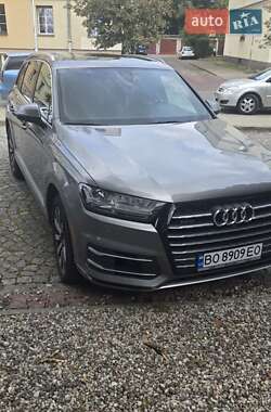 Внедорожник / Кроссовер Audi Q7 2016 в 