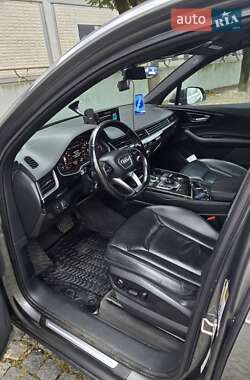 Внедорожник / Кроссовер Audi Q7 2016 в 