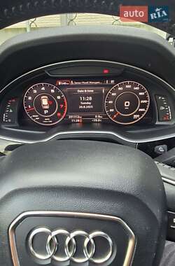 Внедорожник / Кроссовер Audi Q7 2016 в 