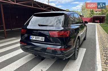 Внедорожник / Кроссовер Audi Q7 2016 в 