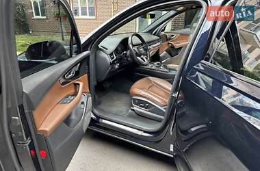 Внедорожник / Кроссовер Audi Q7 2016 в 