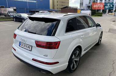 Внедорожник / Кроссовер Audi Q7 2016 в 