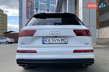 Внедорожник / Кроссовер Audi Q7 2016 в 