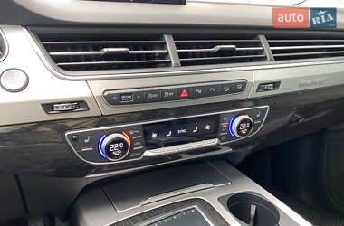 Внедорожник / Кроссовер Audi Q7 2016 в 