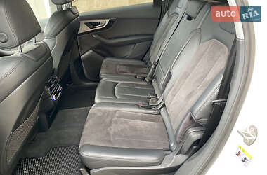 Внедорожник / Кроссовер Audi Q7 2016 в 