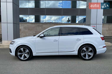 Внедорожник / Кроссовер Audi Q7 2016 в 