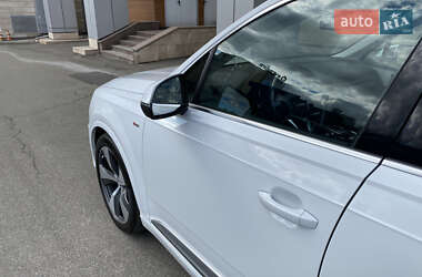 Внедорожник / Кроссовер Audi Q7 2016 в 