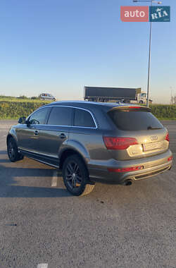Внедорожник / Кроссовер Audi Q7 2015 в 