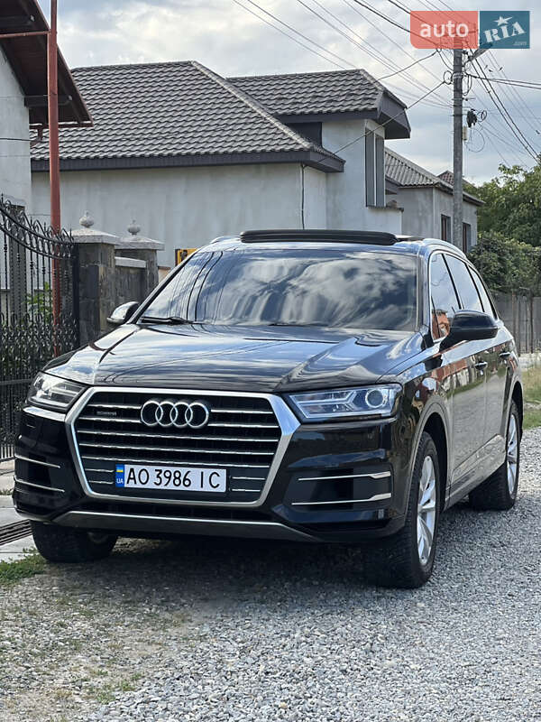 Позашляховик / Кросовер Audi Q7 2016 в Виноградові